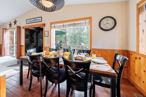 Dining - Woodsy Tahoe Cabin • Deck • Near Donner Lake + Skiing | Moraine (Truckee)