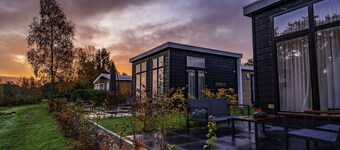 Rifugio con vasca idromassaggio sull'acqua