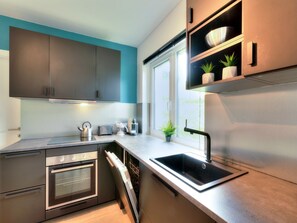 Fridge, oven, stovetop, dishwasher