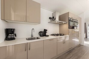 Refrigerador, microondas, parrilla de estufa y lavavajillas 