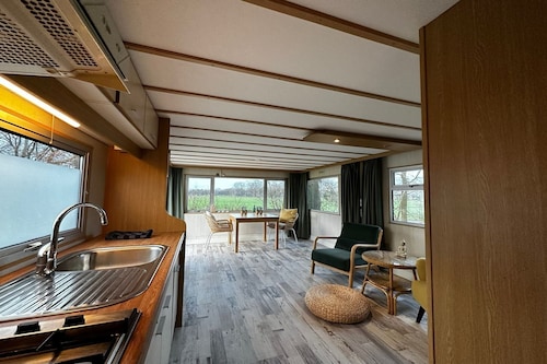 Cómodo chalet en un camping tranquilo cerca de Holten