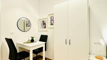 Basic-Zimmer | Bügeleisen/Bügelbrett