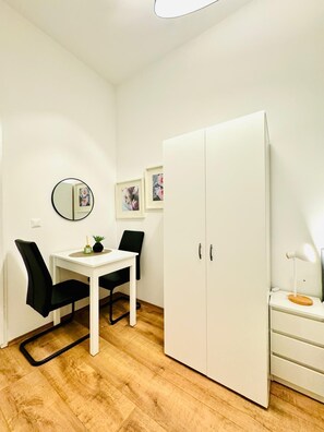 Basic Room | Iron/ironing board - 5BR Apt For 10 Walk to Kaufpark Alterlaa (Vienna)