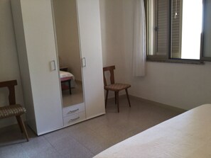 4 slaapkamers, een strijkplank/strijkijzer, wifi