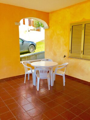 屋外ダイニングエリア