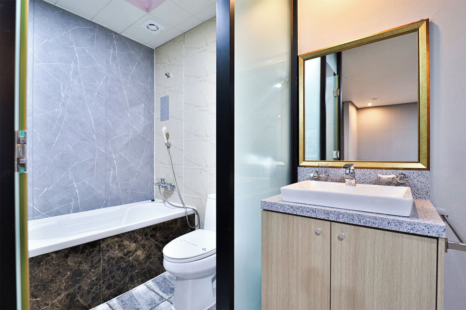 Ondol (Breakfast not provided on Sunday) | 浴室 | 毛巾、洗发水、卫生纸