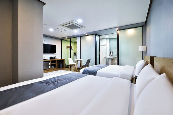 Family Twin (Breakfast not provided on Sunday) | Soundproofing, WiFi (free), bed sheets