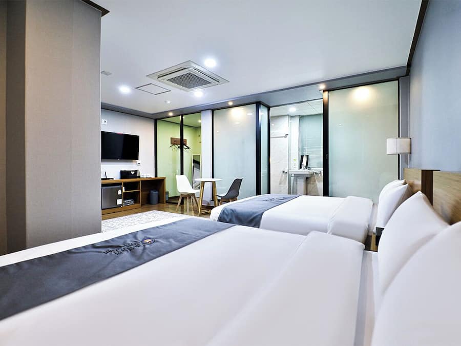 Family Twin (Breakfast not provided on Sunday) | Soundproofing, free WiFi, bed sheets