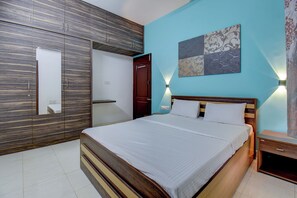 2 quartos, escrivaninha, ferros/tábuas de passar roupa