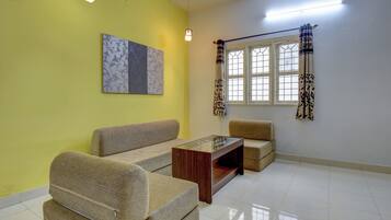 32-inch flat-screen TV with digital channels, TV