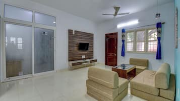 Televisi layar datar 32-inci dengan saluran TV digital dan TV