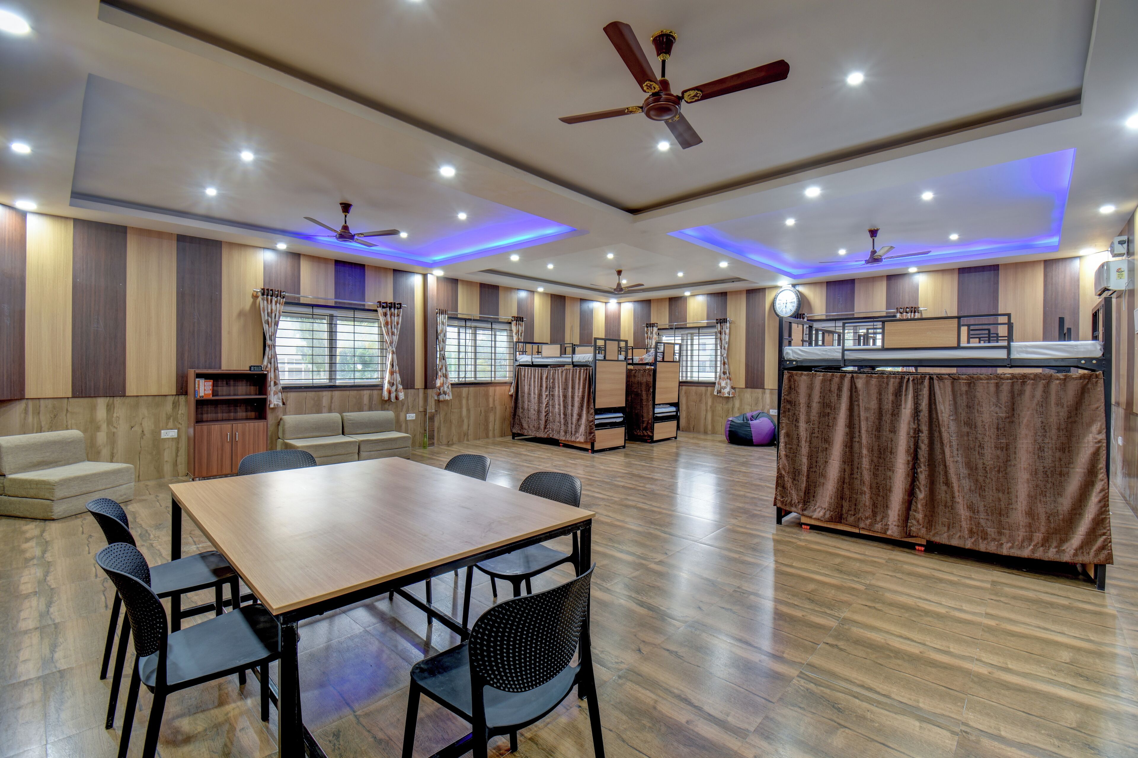 Deluxe Shared Dormitory | Desk, iron/ironing board, free WiFi, bed sheets