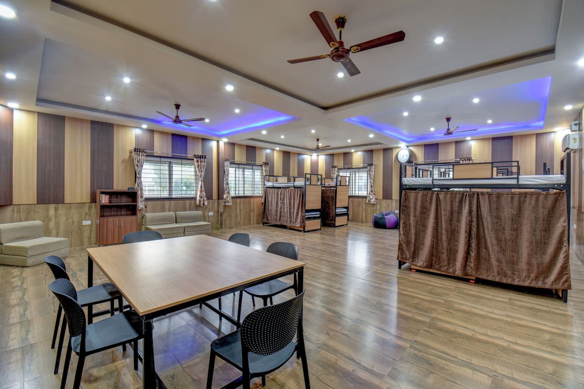 2 bedrooms, iron/ironing board, free WiFi