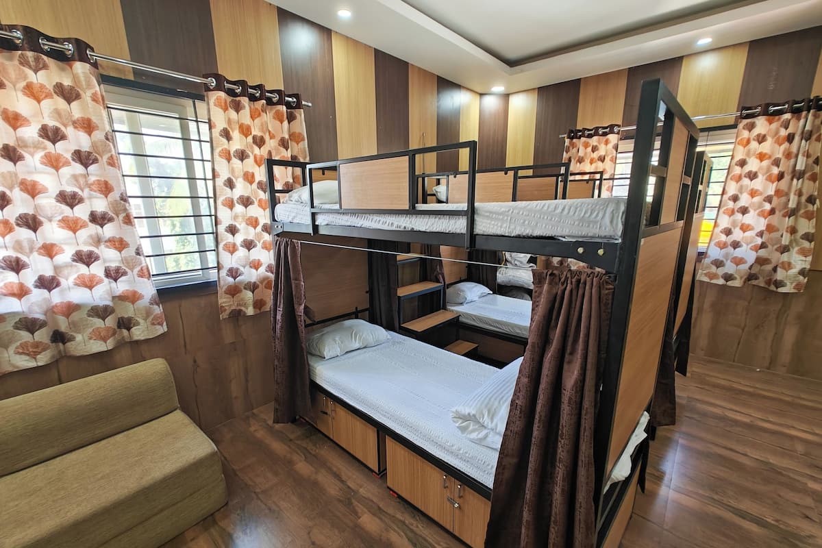 Dormitorio compartido Deluxe | 2 habitaciones, tabla de planchar con plancha y wifi gratis