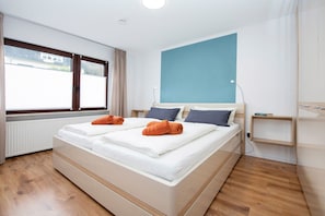2 Schlafzimmer, Bügeleisen/Bügelbrett