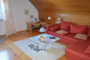 Fernseher, DVD-Player, Stereoanlage