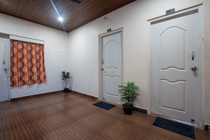 Family Room - Misty Creek Homestay (Valparai)
