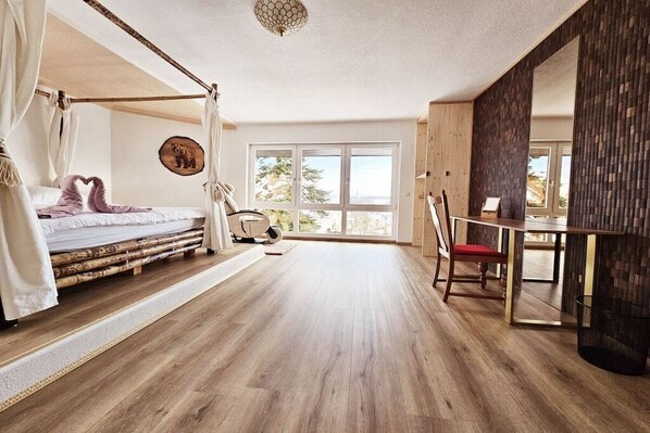 1 bedroom, iron/ironing board, free WiFi