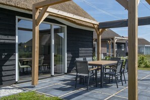 Outdoor dining - Villa in Someren near Golf Course (Someren)