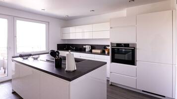 Kühlschrank, Ofen, Geschirrspüler