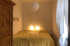 2 Schlafzimmer, Reisekinderbett, kostenloses WLAN, Bettwäsche