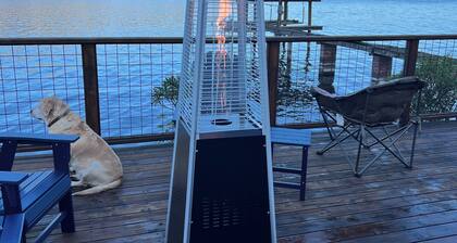 The LCpl Faver lake house sleeps 8 with a private beach and boat ramp