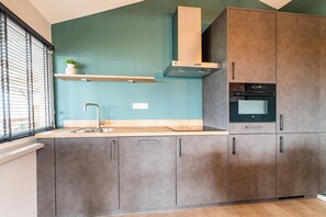 Mikrowelle, Herdplatte, Geschirrspüler