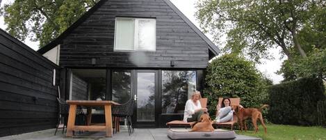 تناول الطعام بالخارج