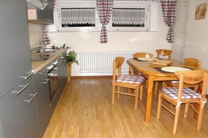 Frigorífic, forn, placa de cuina i rentaplats