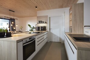 Geladeira, fogão, cooktop, lava-louças