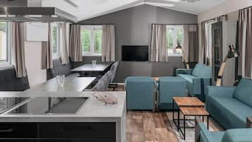 Een koelkast, een microgolfoven, een kookplaat, een vaatwasser