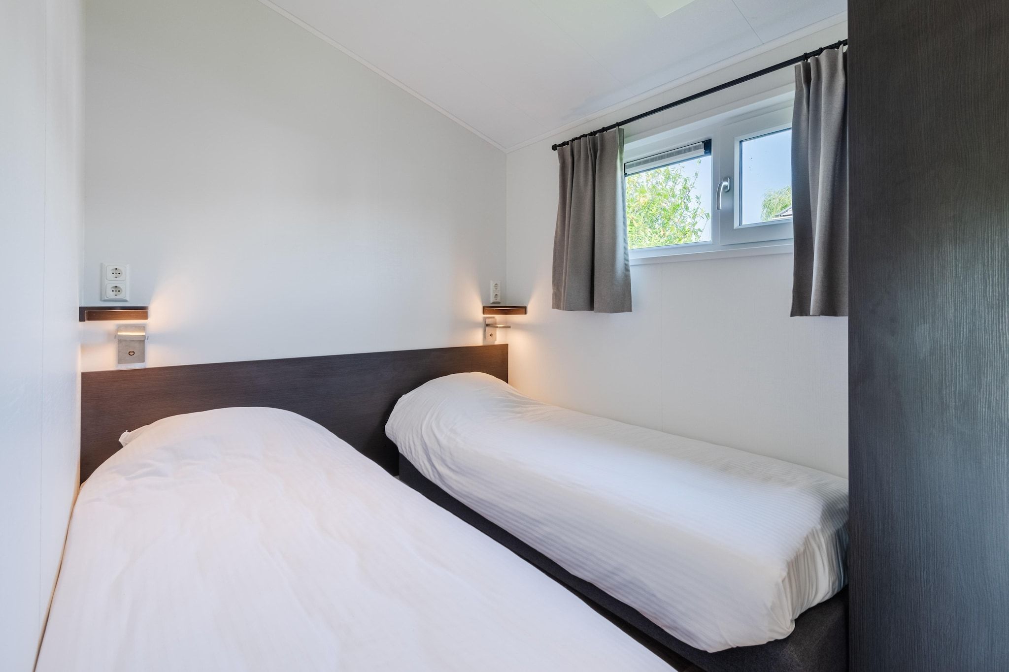 6 bedrooms, WiFi (free), bed sheets