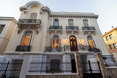 A Blend of Art & Architecture in Center by etouri