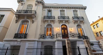 A Blend of Art & Architecture in Center by etouri