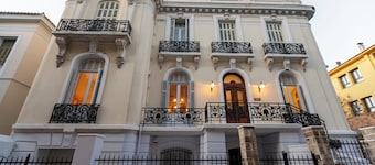 A Blend of Art & Architecture in Center by etouri