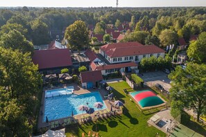 Pool - Holiday Home in Brabant with Garden & BBQ (Diessen-Baarschot)