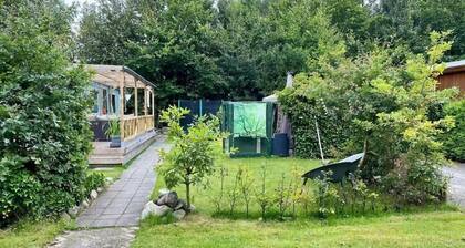 Lovely chalet in De Pol with garden