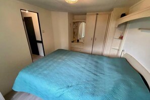 2 bedrooms, iron/ironing board, free WiFi - Lovely chalet in De Pol with garden (De Pol)