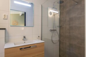 Shower - Chalet near Eindhoven with Private Sauna (Mierlo)