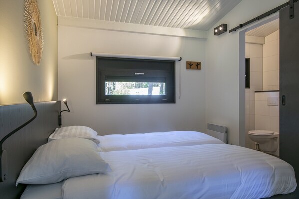 2 bedrooms, free WiFi, bed sheets - Chalet near Eindhoven with Private Sauna (Mierlo)