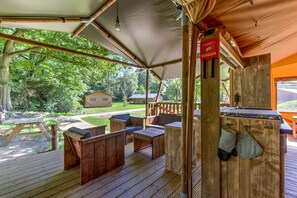 Outdoor dining - Glamping Tent in Tranquil Park (Dalfsen)