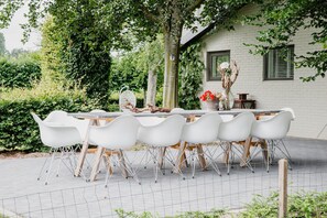 Outdoor dining - House in Leenderstrijp near Leenderbos Trails (Leende)
