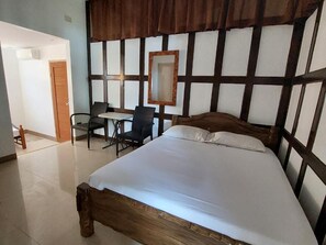 Suite estudio familiar | Decoración individual, escritorio, wifi gratis y ropa de cama