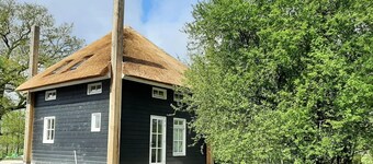 Maison confortable avec jardin, parking et jacuzzi