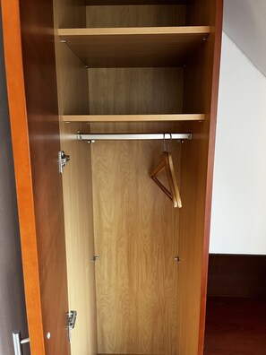 Comfort Single Room | Desk, laptop workspace, free WiFi, bed sheets