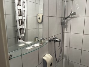 Comfort Single Room | Bathroom | Free toiletries, towels, soap, shampoo - Hotel Tenova Köln-Neumarkt (Cologne)