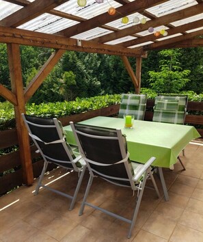 Outdoor dining - Holiday home Kobel Comfortable Vacation Home (Elmstein)