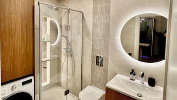 Apartment, 1 Bedroom, City View | Bathroom
