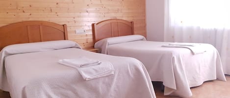 Basic Double Room | Desk, free WiFi