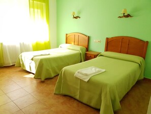Habitación básica doble | Escritorio y wifi gratis